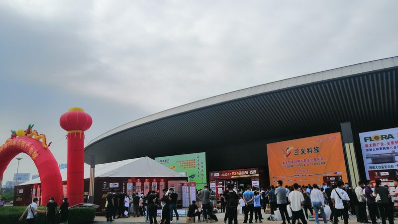 展台搭建的材料和工艺对成本和效果有重要影响。以下是一些建议：
